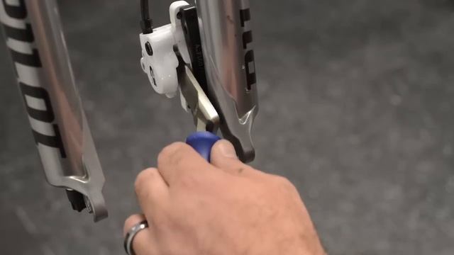 Tektro Disc Brake Pad Replacement смотреть онлайн