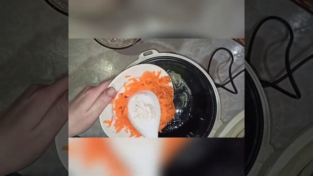 Куриная печень и сердечки в мультиварке смотреть онлайн