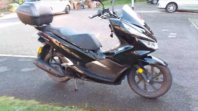 Honda PCX With Genuine Honda Top Box смотреть онлайн