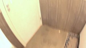 В ванной с потолка со светильника начала капать вода / В чём причина?