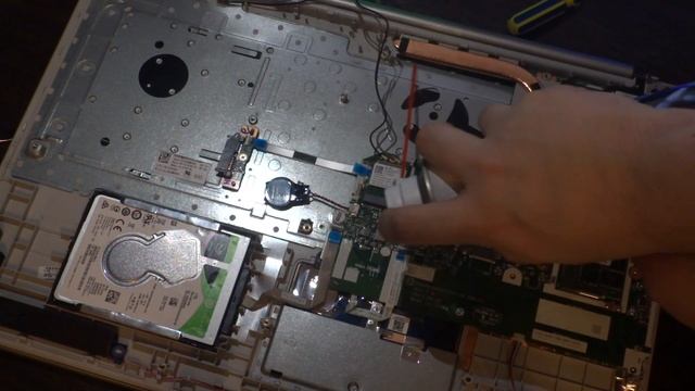 Делаю апгрейд на ноутбуке Lenovo Ipeapad 320-17ABR смотреть онлайн