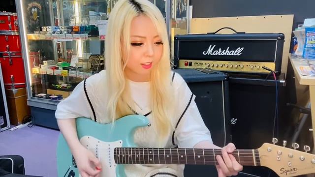 【楽器屋】Squier by Fender BULLET STRAT【商品紹介】 смотреть онлайн