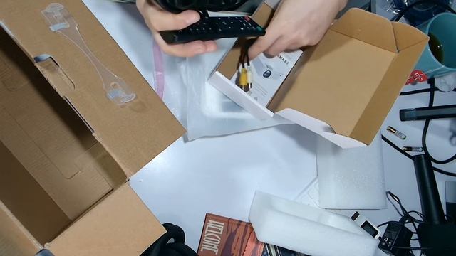 Распаковка и обзор проектора HIPER Cinema B3 White смотреть онлайн