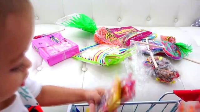 Bad Kid LOVES M&M's IRL Baby Crying Johny Johny Yes Papa Nursery Rhyme Songs Kids Pretend Play смотреть онлайн
