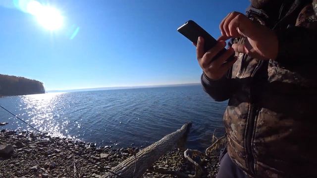 РАЗДАЧА ОКУНЯ! Закрытие сезона. Ловим окуня на сурском водохранилище. смотреть онлайн