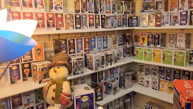 A Family Funko Pop Hunt! We Hit Up an Antique Shop! Shopping for Pops to Get Signed! смотреть онлайн