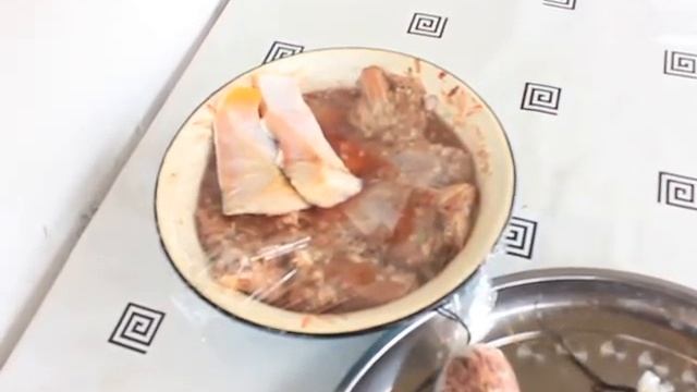 Коптить колбаску, осетрину и курицу. Make a delicious with homemade smoker смотреть онлайн