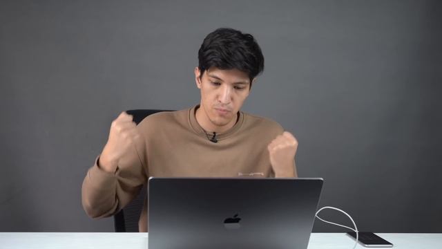 Что делать если айфон завис на логотипе Apple и не включается? смотреть онлайн