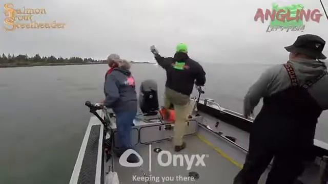 Big Boat Crash in Fishers. Лодка Врезалась в Рыбаков смотреть онлайн