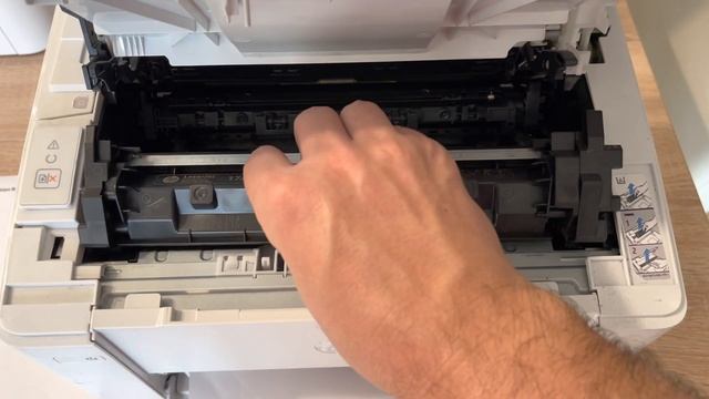 HP LaserJet Pro M102a M102w - replacing cartidge HP CF217A смотреть онлайн