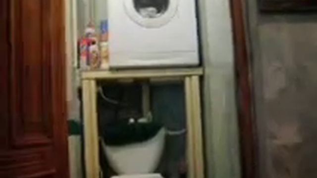 Первое видео Стиральная машинка над унитазом (ПОСВОРУ) смотреть онлайн