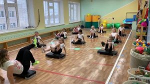 Оздоровительная степ   аэробика с детьми старшего дошкольного возраста  «Веселые ступеньки» Шмыгля