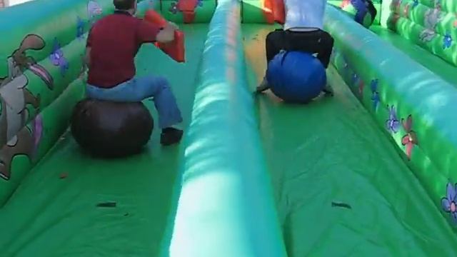 Inflatable World Hopper Game смотреть онлайн