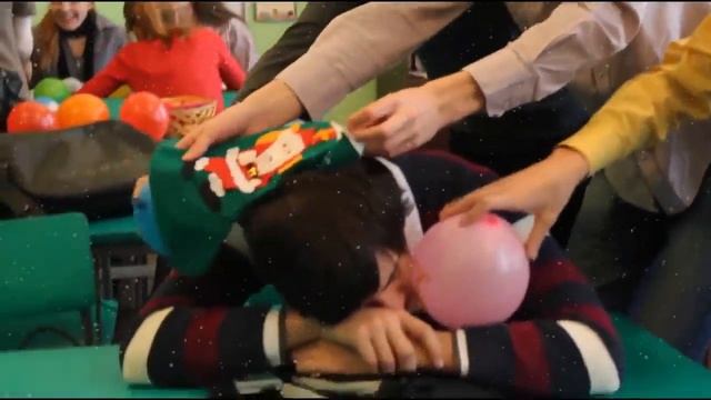 Новогоднее поздравление 11 класса 2013 г.mp4 смотреть онлайн