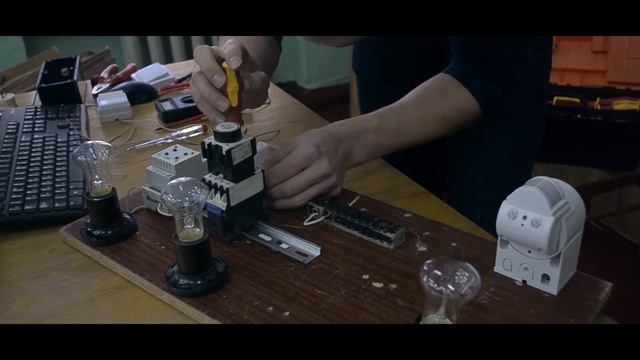 Мастер-класс "Автоматическое управление освещения с датчиком движения" смотреть онлайн