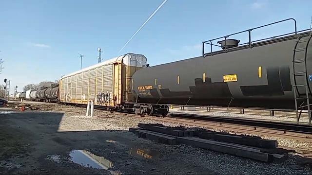 CSX M332 With a Gevo Leader, trail fail, and a friendly crew! смотреть онлайн