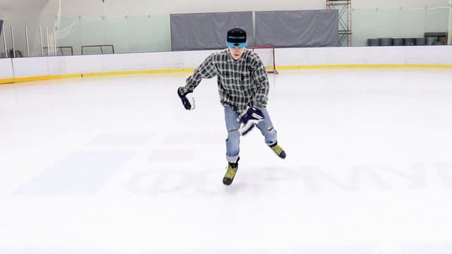 Как тормозить одной ногой на коньках Торможение одной ногой смотреть онлайн