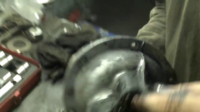 Вакуумный насос Мерседес ОМ 617,переборка. смотреть онлайн