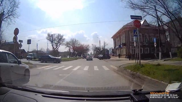 Ейск ПДД 13 04 2016 Поворотник и знак "СТОП", а что это? смотреть онлайн