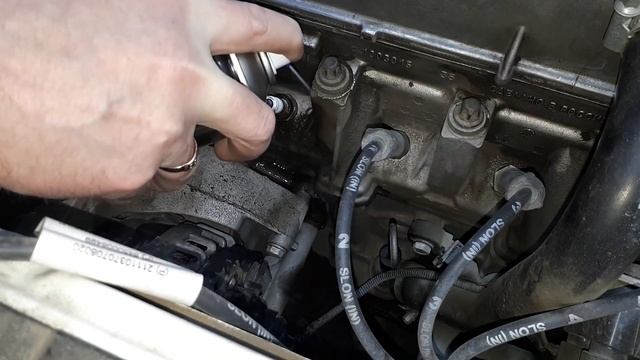 Замена свечей зажигания в двигателе Лада Гранта смотреть онлайн