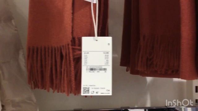 Цена свитера,  джемпера, сумочки, пальто в европейском магазине C&A.