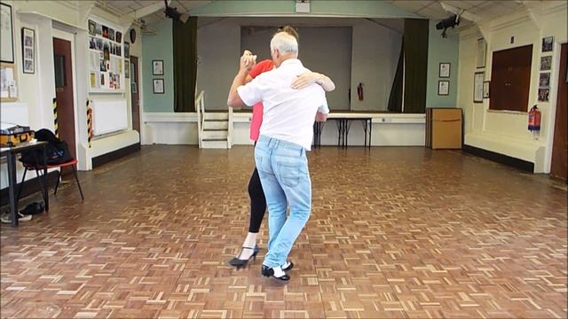 Milonga lesson 5 - The Zig Zag смотреть онлайн