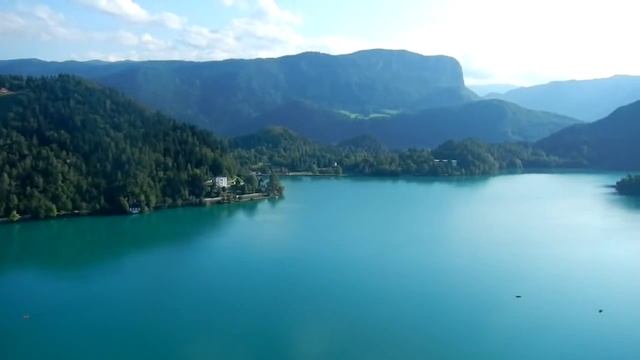 La table de restaurant avec la vue la plus spectaculaire du monde : (Slovénie) смотреть онлайн