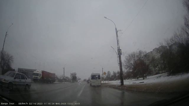 Луганск, ул. Линева, Павловская, кв. Ленинского Комсомола. 2023 02.14 - 11:15:25 смотреть онлайн