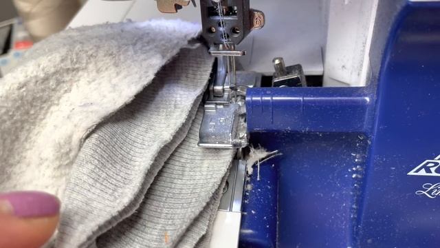 ✂️РЕМОНТ ОДЕЖДЫ в США??СВИТЕР которому 50 лет.. ХОЗЯИН говорит, что он не может без него ЖИТЬ‼️.#67 смотреть онлайн