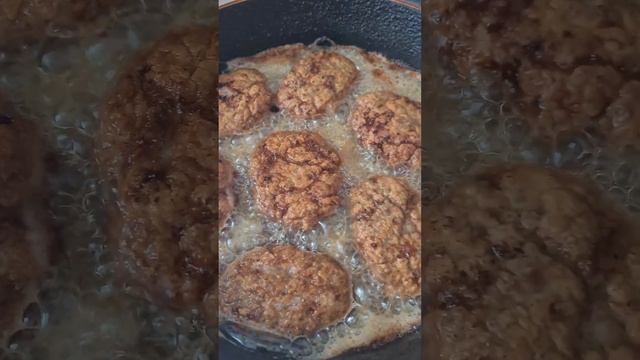 ДОМАШНИЕ КОТЛЕТЫ.Если в фарш добавить 1ч сахара получится нереально вкусно.#рек#обедужин смотреть онлайн