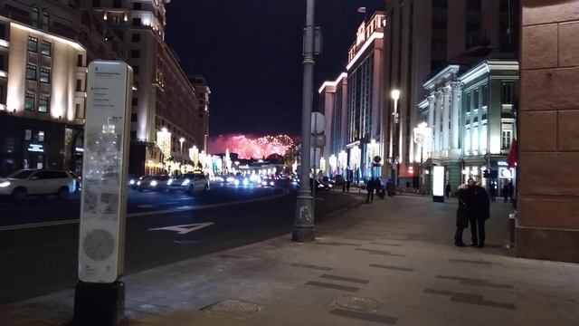 Салют в центре Москвы в День Защитников Отечества! (23.02.2023) смотреть онлайн