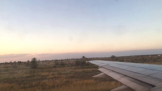 Взлёт из аэропорта "Zarzis" (остров Джерба, Тунис) на фоне заката смотреть онлайн