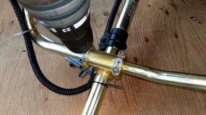 Усиленное крепление ручек бензокосы, триммера для дачи своими руками