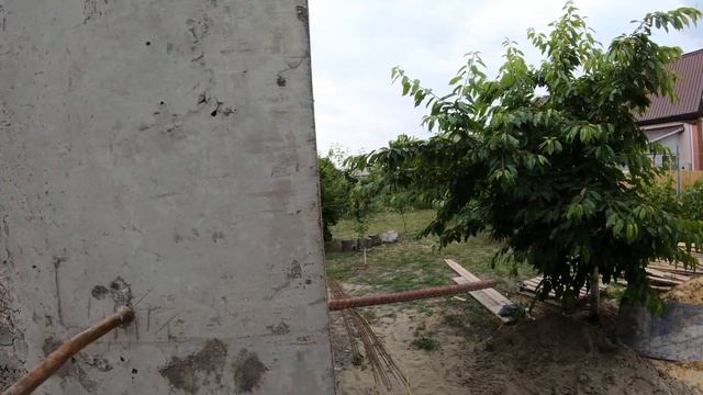 11  СНТ Автомобилист. Анапа. Закончили кладку стен, залили колонны и перемычки. Монтируем армопояс.