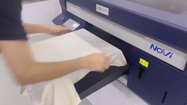 Процесс печати белой футболки на принтере Novi DTG-PRO смотреть онлайн