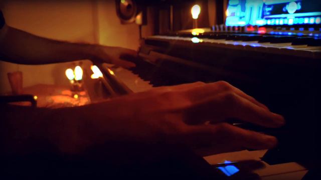 BEETHOVEN - Moonlight Sonata (on a Vintage Detuned Piano) смотреть онлайн