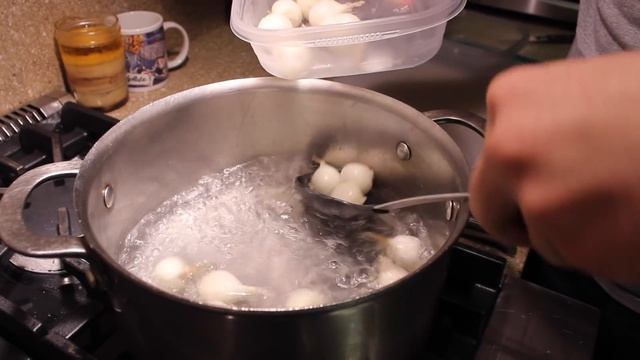How to Peel Pearl Onions (Food Hack) смотреть онлайн