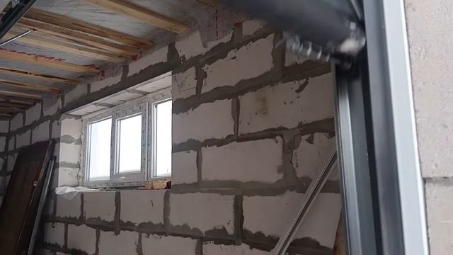 Сравнение секционных ворот Алютех и Дорхан