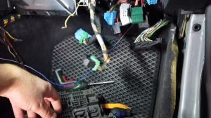 BMW e90 перестала заводиться. Пропало питание на бензонасос. Где стоит реле и предохранитель.