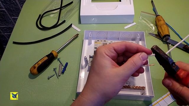 Сборка электрощитка на 6 позиций.Assembly of the electric panel for 6 positions. смотреть онлайн