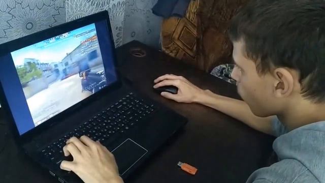 Парень из Crossfire играет первый раз на CS:GO смотреть онлайн