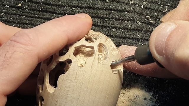 Woodturning Pierced and Hollowed Out Maple Egg смотреть онлайн