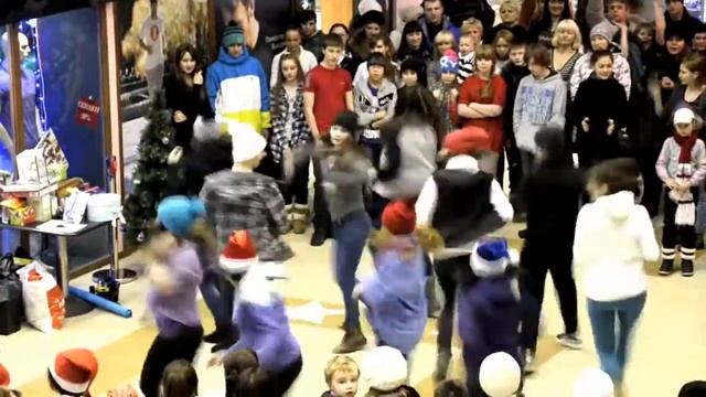 Dance Centre ONLINE / Флешмоб в ТЦ "Премиум" смотреть онлайн