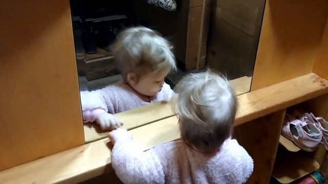 Развитие ребенка в 12 месяцев. Первый день рождения? смотреть онлайн