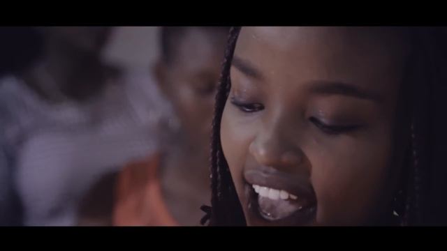 UNE LAMPE ALLUMEE par CHORALE SAINT DOMINIQUE смотреть онлайн