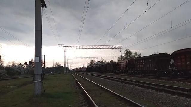 ЭР9М-511 и ЭР9М-509 Киев-Шепетовка пролетают через станцию Клавдиево.Киевщина смотреть онлайн