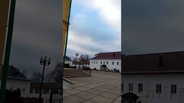 Прогулка по монастырю смотреть онлайн