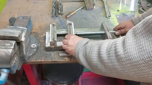 DIY drill press vice build смотреть онлайн