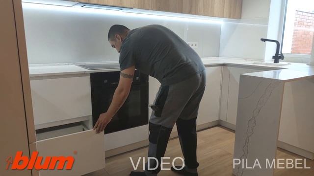 "П"-образная кухня из брендовых материалов !!! Барная стойка на кухне. Фасад FENIX, фурнитура BLUM. смотреть онлайн