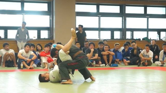 【RollsGracieCUP2015 SPECIAL Match Adult BrownBelt -78kg】Masashi Takahashi VS Robson Tanno смотреть онлайн